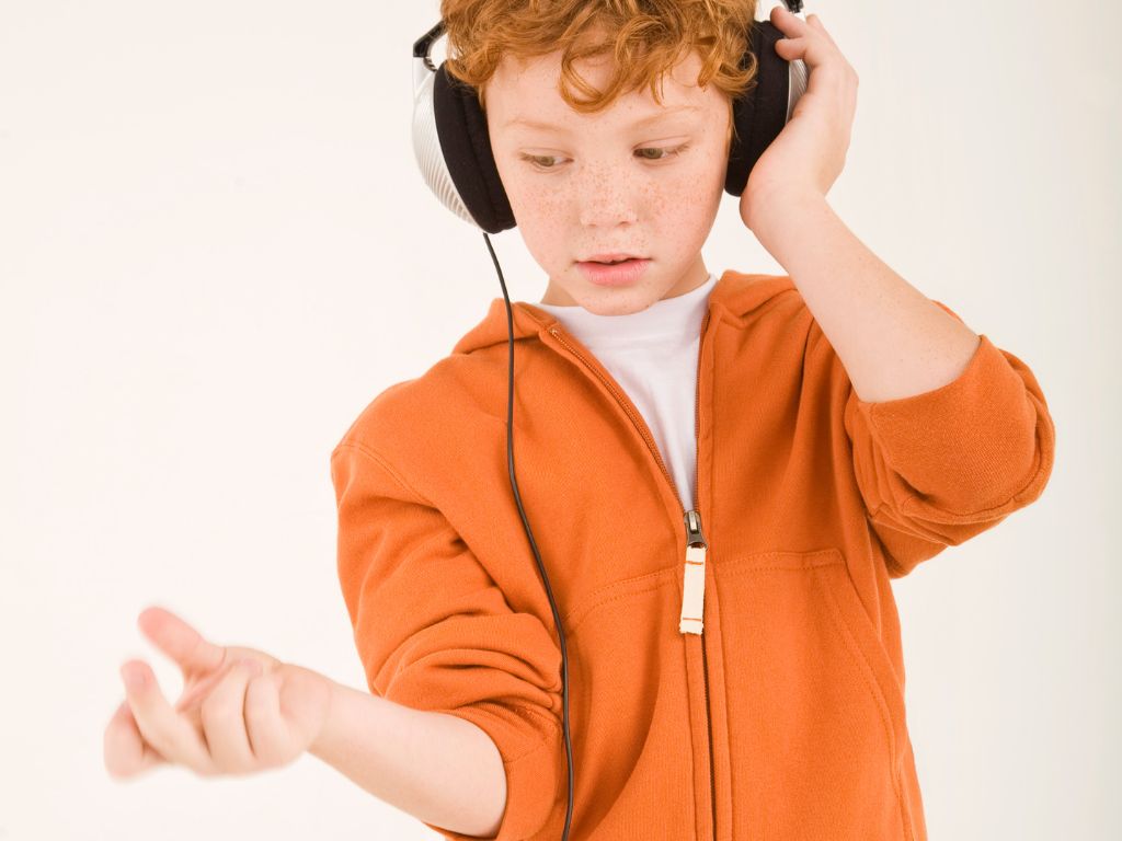 Enfant qui joue des percussions corporelles
